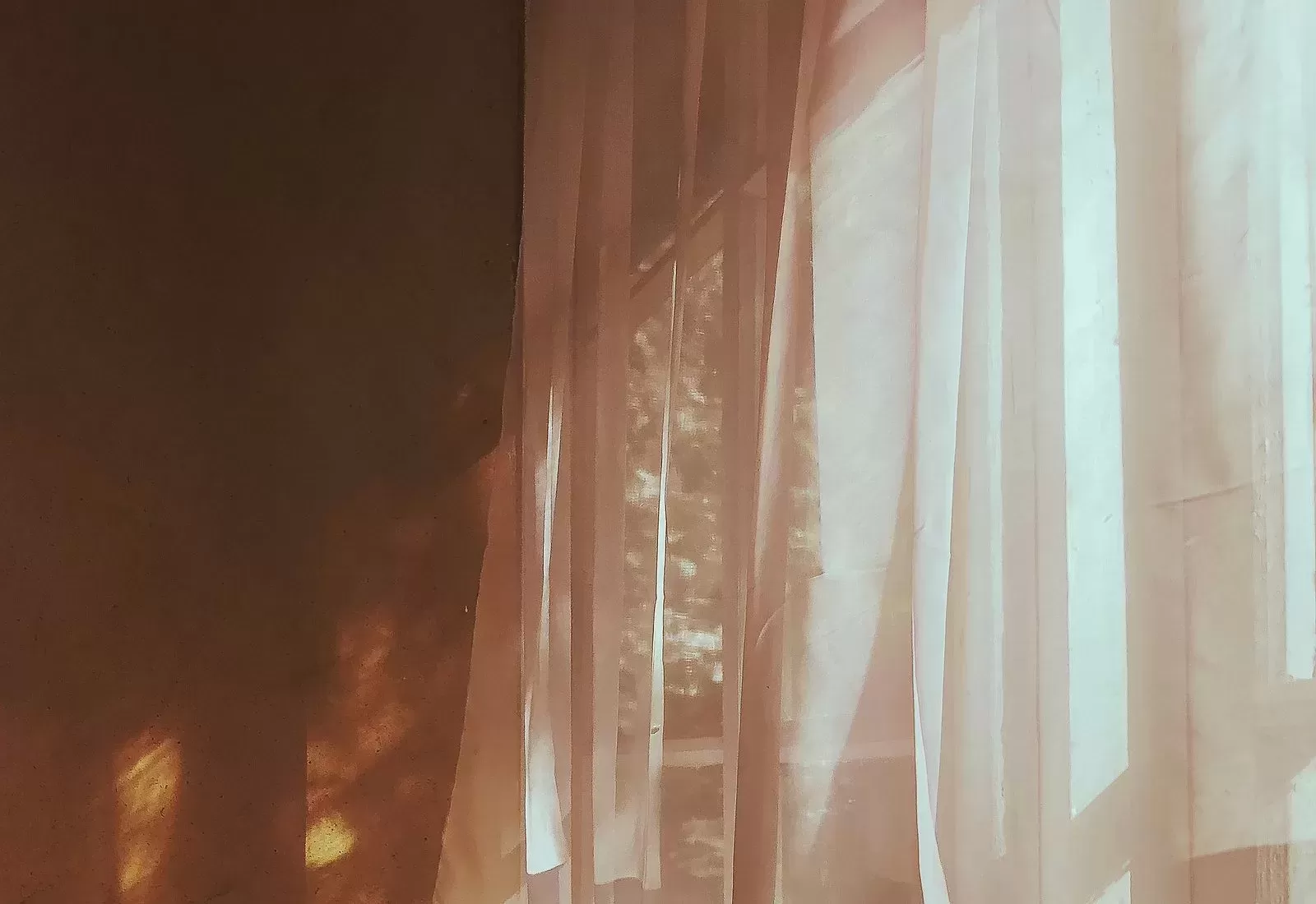 Helle Vorhänge im natürlichen Tageslicht